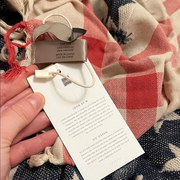 NWT Star Patterned Red White and Blue Scarf - Picture 3 of 10